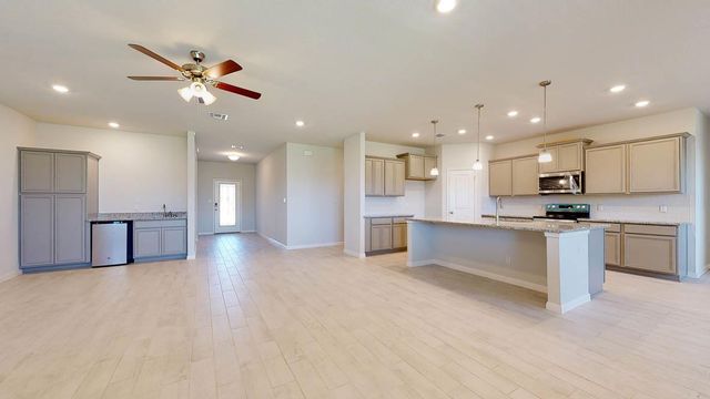 808 Gauge RD, Thorndale, TX 76577