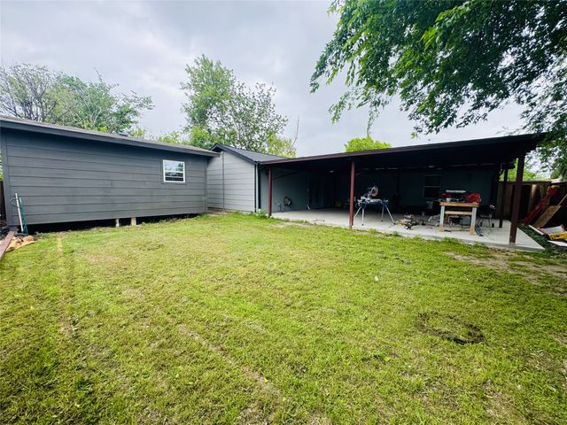 107 N Forest Crest Drive, Garland, TX 75042