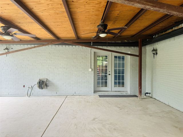 107 N Forest Crest Drive, Garland, TX 75042