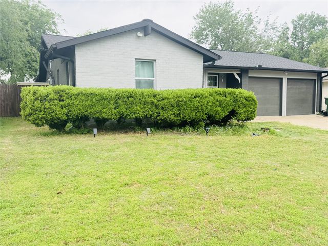107 N Forest Crest Drive, Garland, TX 75042