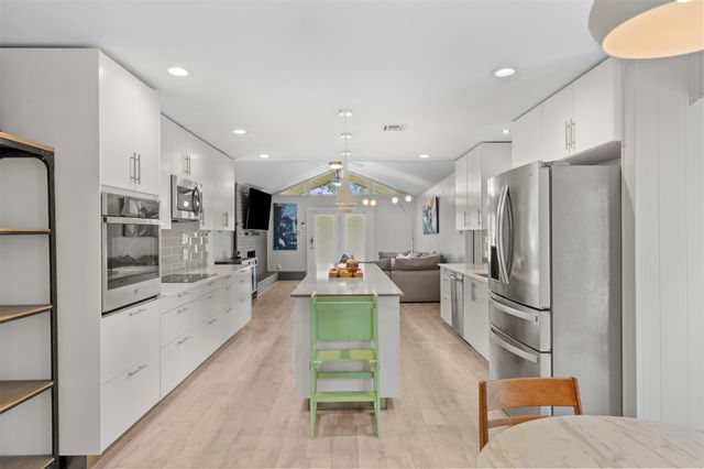 2724 Wooded Acres Drive, Waco, TX 76710