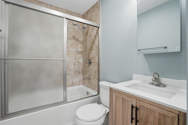 3489 SUNNY HILL Drive, Bettendorf, IA 52722