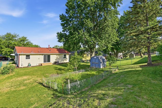 3489 SUNNY HILL Drive, Bettendorf, IA 52722