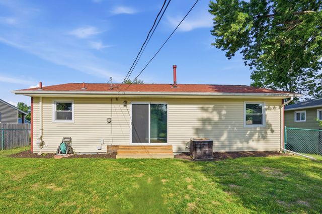 3489 SUNNY HILL Drive, Bettendorf, IA 52722