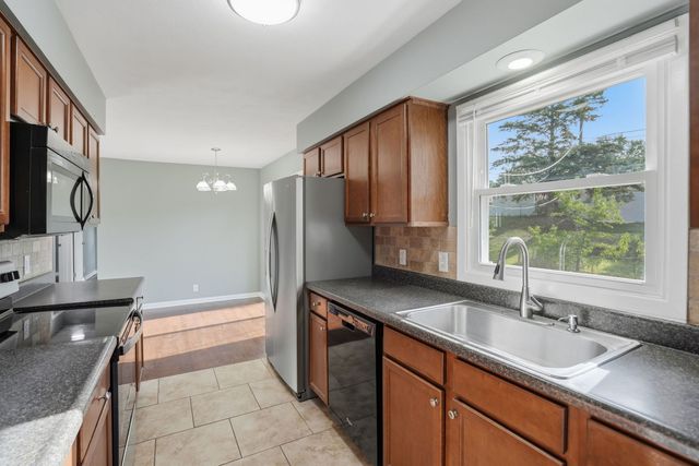 3489 SUNNY HILL Drive, Bettendorf, IA 52722