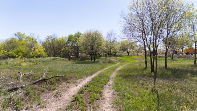 7468 Real, China Grove, TX 78263