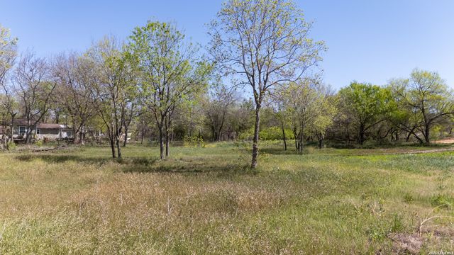 7468 Real, China Grove, TX 78263