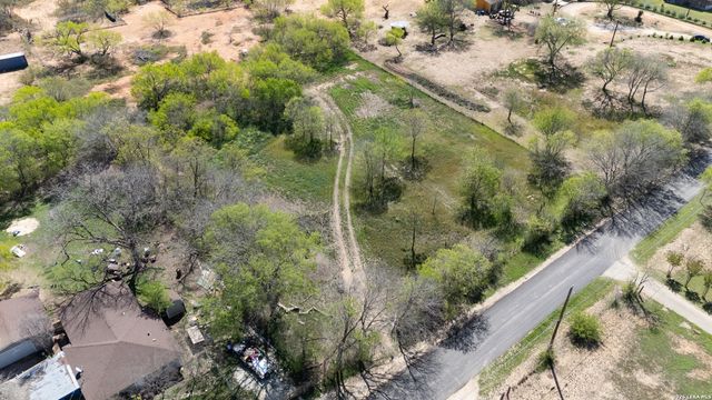 7468 Real, China Grove, TX 78263