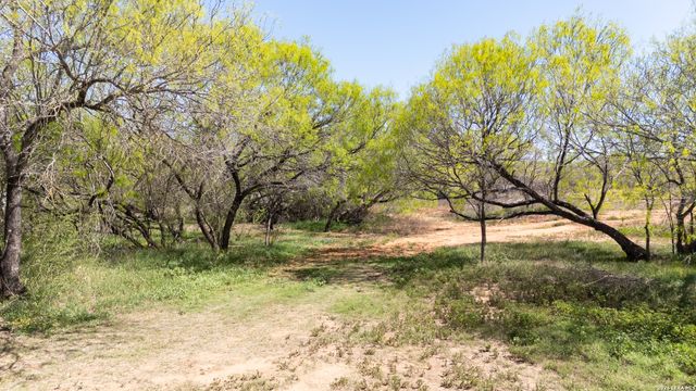 7468 Real, China Grove, TX 78263