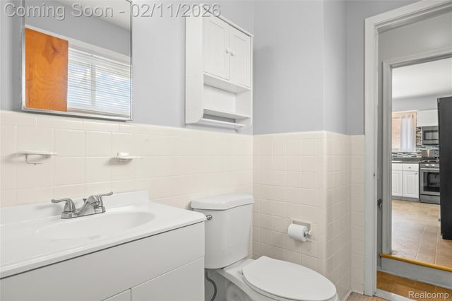 18230 Snow Avenue, Dearborn, MI 48124