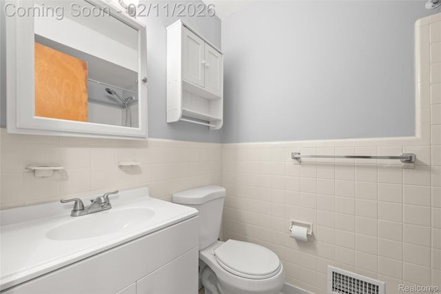 18230 Snow Avenue, Dearborn, MI 48124