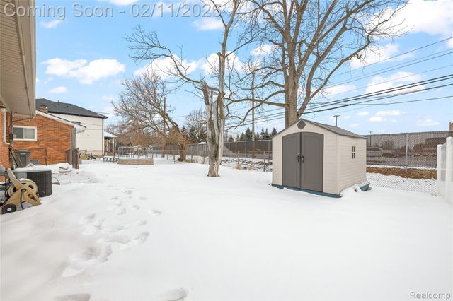 18230 Snow Avenue, Dearborn, MI 48124