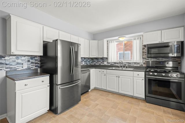 18230 Snow Avenue, Dearborn, MI 48124