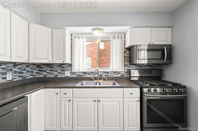 18230 Snow Avenue, Dearborn, MI 48124