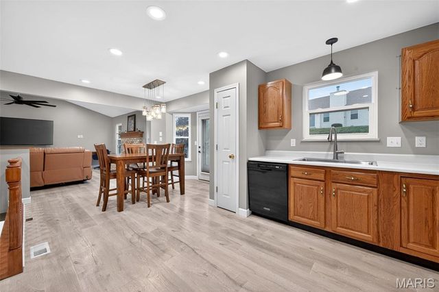 1464 Snowbird Lane, O'fallon, MO 63366