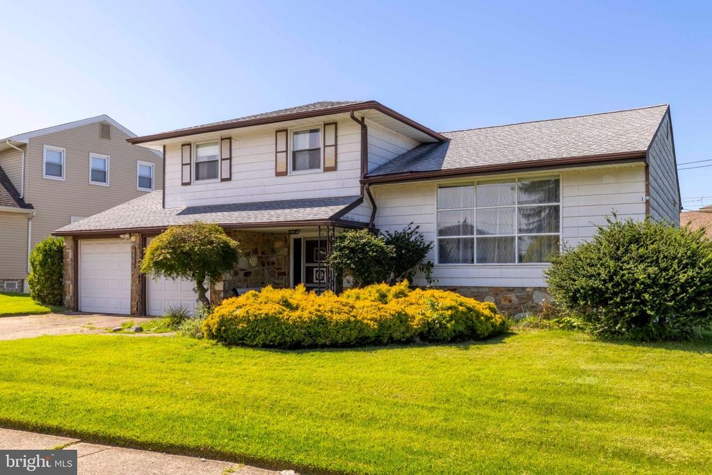9736 PORTIS RD, PHILADELPHIA, PA 19115 — exterior