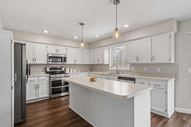 10830 46th Place N, Plymouth, MN 55442