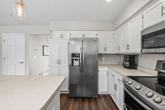 10830 46th Place N, Plymouth, MN 55442