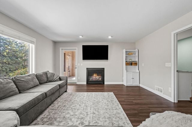 10830 46th Place N, Plymouth, MN 55442