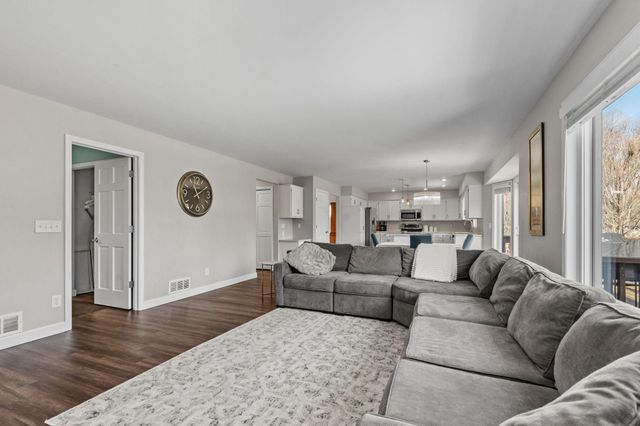 10830 46th Place N, Plymouth, MN 55442