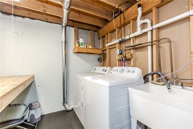 422 Lake Shore Drive, Warwick, RI 02889