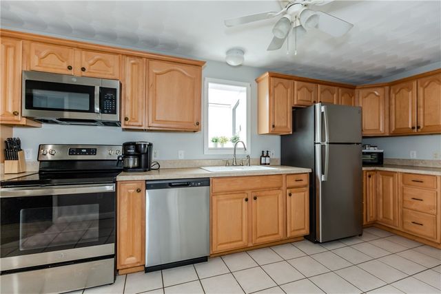 422 Lake Shore Drive, Warwick, RI 02889