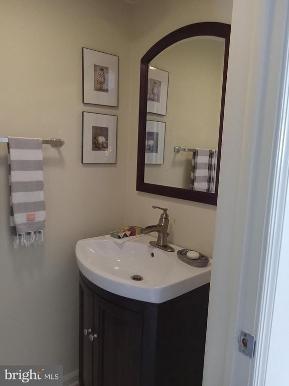 Image 11 of property listing at 178 WELLINGTON TER #13-A, Lansdale, PA 19446