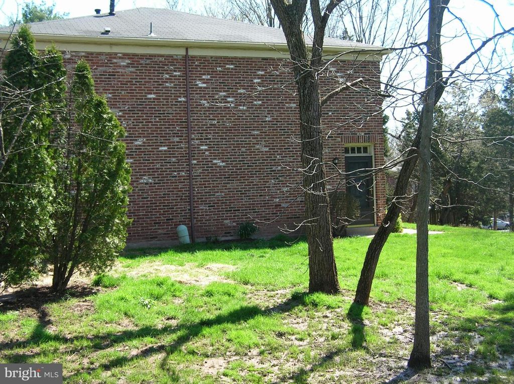 Image 28 of property listing at 178 WELLINGTON TER #13-A, Lansdale, PA 19446