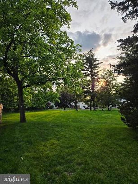 Image 35 of property listing at 178 WELLINGTON TER #13-A, Lansdale, PA 19446