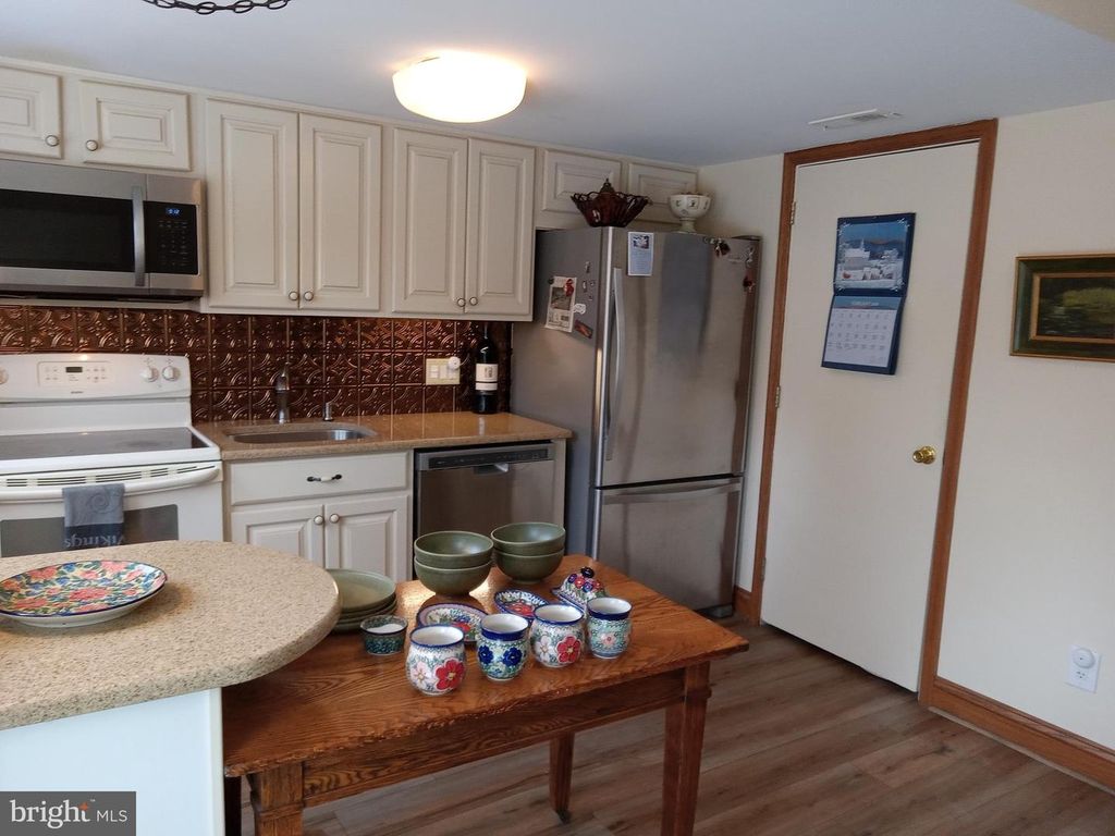 Image 5 of property listing at 178 WELLINGTON TER #13-A, Lansdale, PA 19446