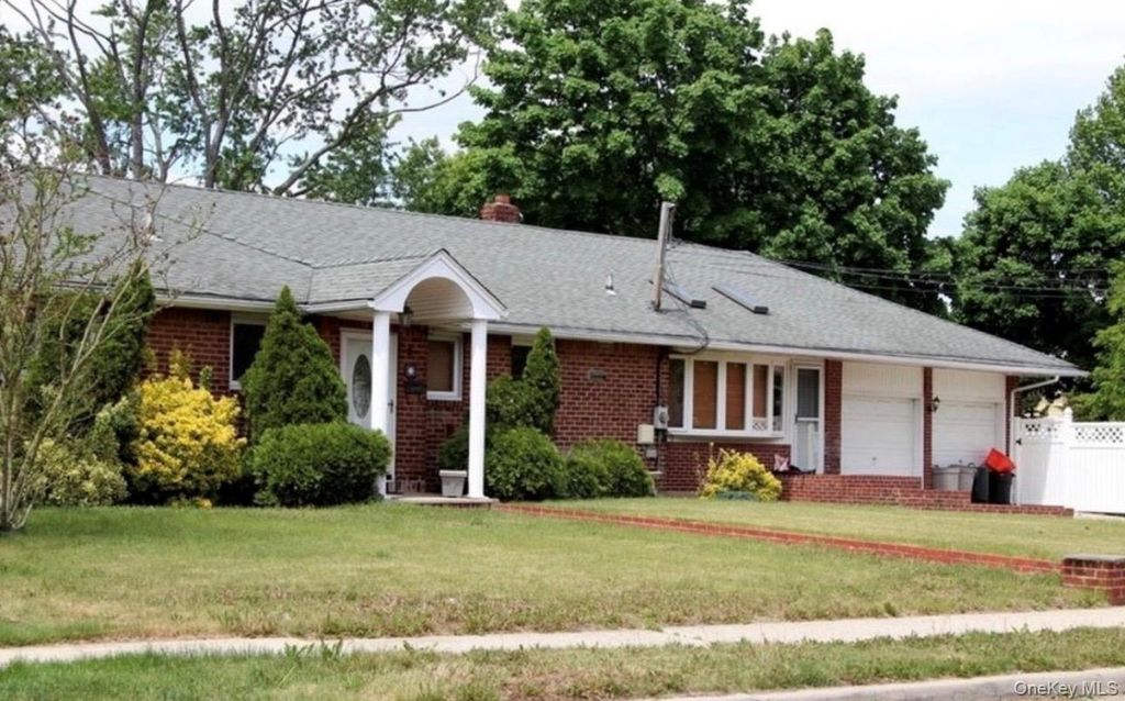 55 Brixton Road S, West Hempstead, NY 11552