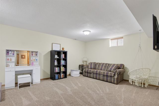 1235 Bellflower Drive, Carlisle, IA 50047