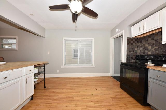 2327 S 72nd STREET, West Allis, WI 53219