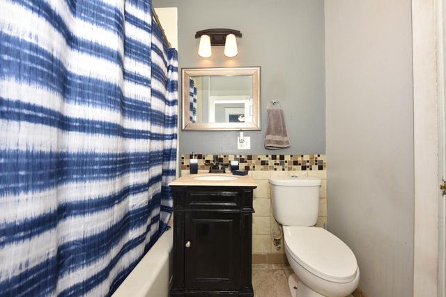 2327 S 72nd STREET, West Allis, WI 53219