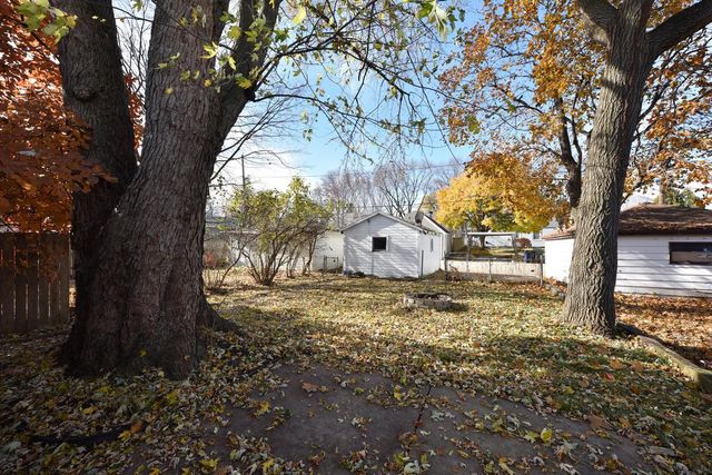 2327 S 72nd STREET, West Allis, WI 53219