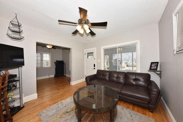 2327 S 72nd STREET, West Allis, WI 53219