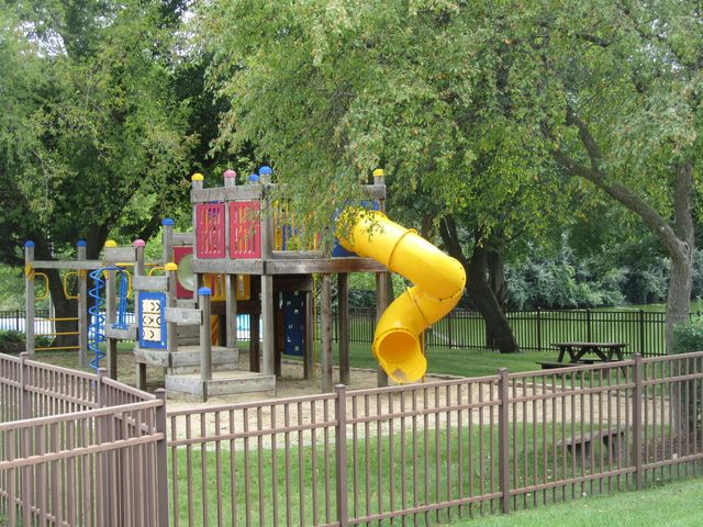49 Oak Hill Colony 7, Fox Lake, IL 60020