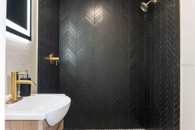 4027 WARING DRIVE, Tampa, FL 33610