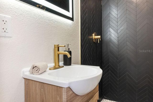 4027 WARING DRIVE, Tampa, FL 33610