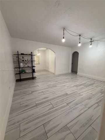 1085 NW 48th St, Miami, FL 33127