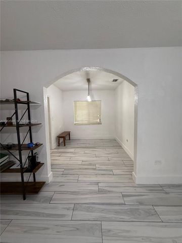 1085 NW 48th St, Miami, FL 33127