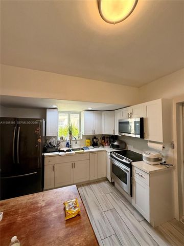 1085 NW 48th St, Miami, FL 33127