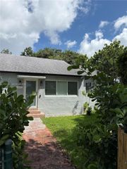 1085 NW 48th St, Miami, FL 33127