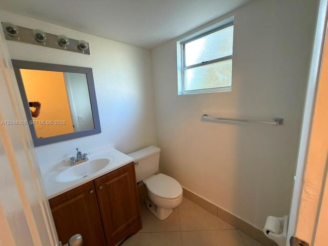 862 Crystal Lake Dr, Deerfield Beach, FL 33064