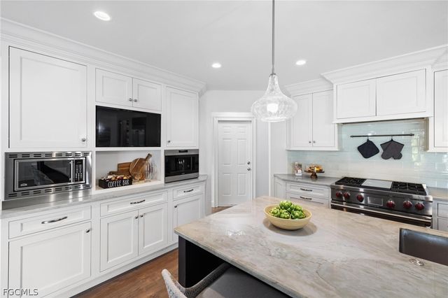 500 Dona DR, Nokomis, FL 34275