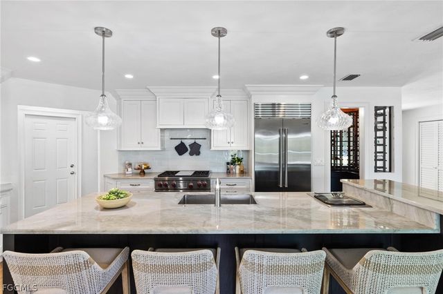 500 Dona DR, Nokomis, FL 34275