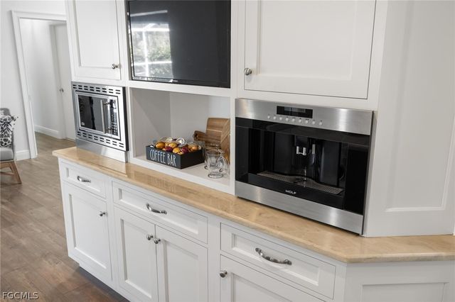 500 Dona DR, Nokomis, FL 34275