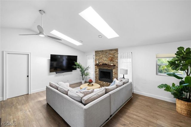 500 Dona DR, Nokomis, FL 34275