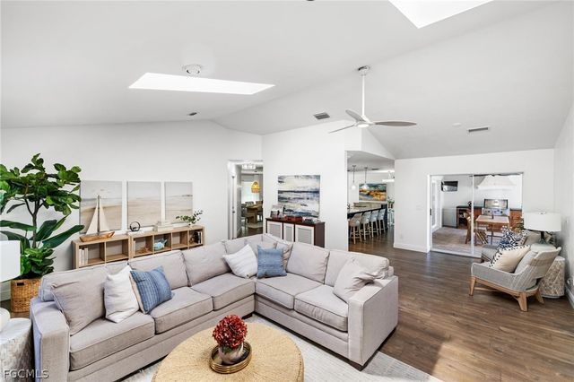 500 Dona DR, Nokomis, FL 34275