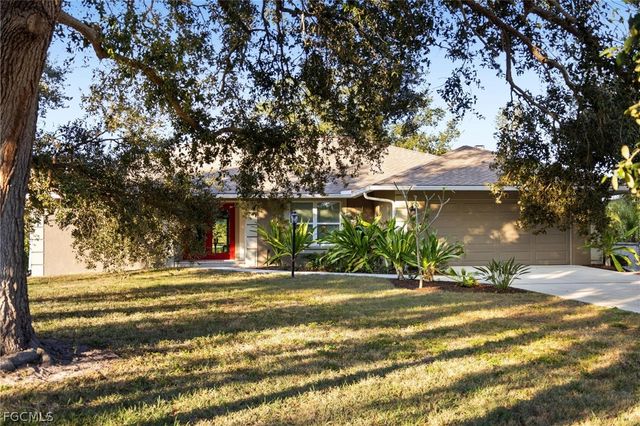 500 Dona DR, Nokomis, FL 34275